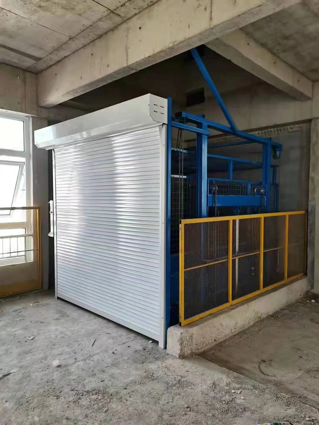 卷簾門式升降貨梯